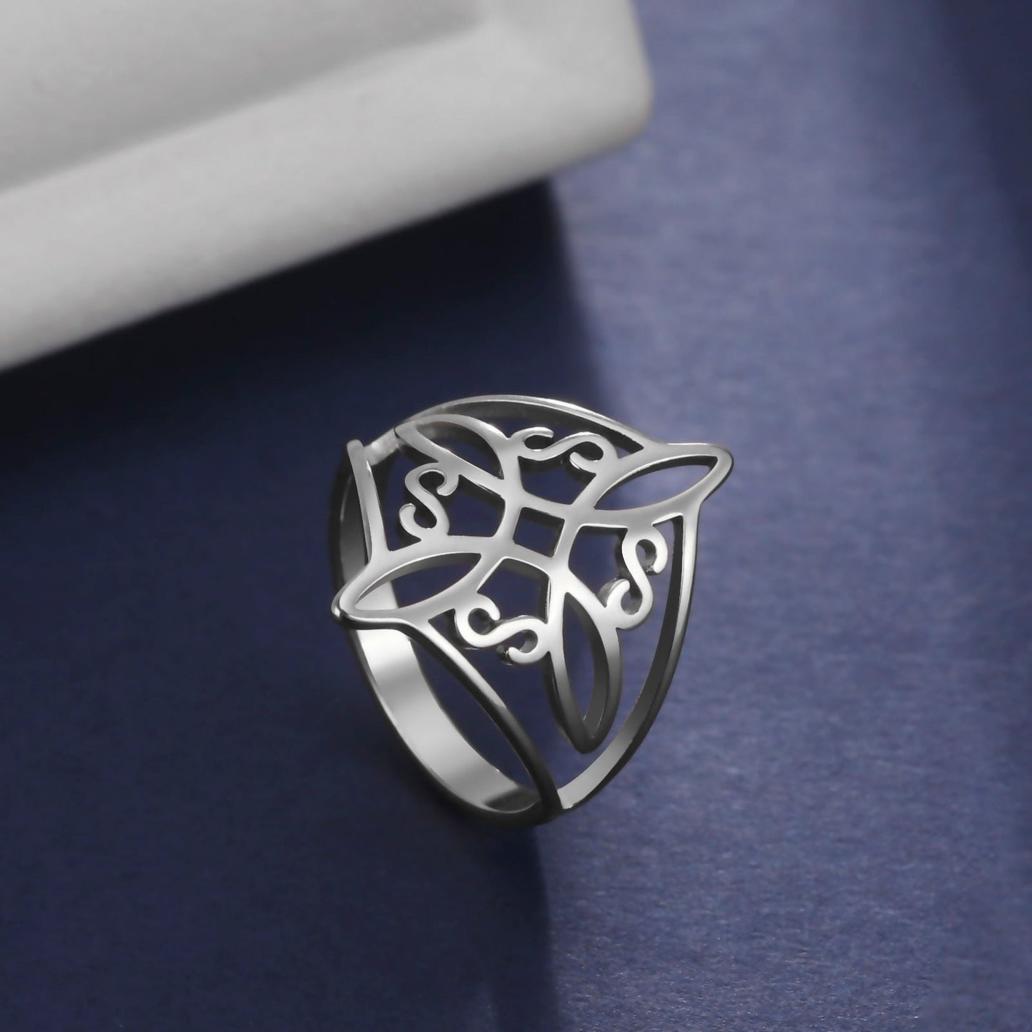 VALI™ Celtic Knot Protection Ring