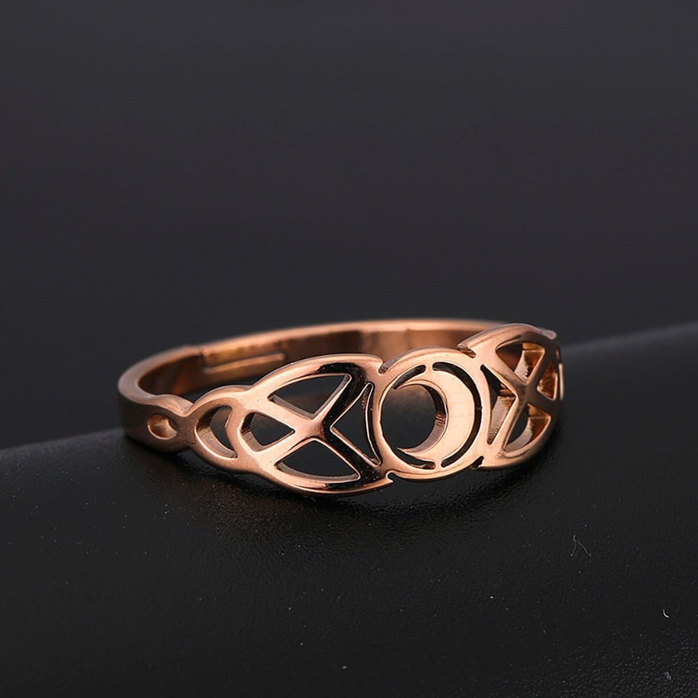 VALI™ Celtic Crescent Moon Ring
